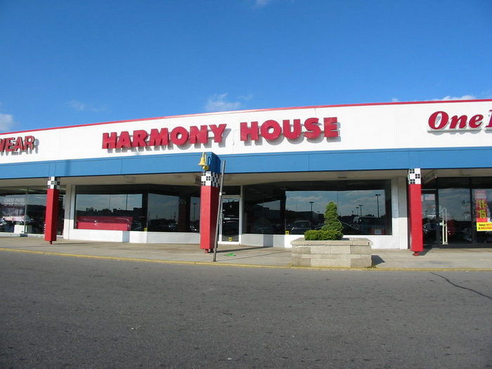 Harmony House Records and Tapes - Lincoln Park - Southfield Rd And Dix - Lincoln Park Shopping Center 2002 (newer photo)